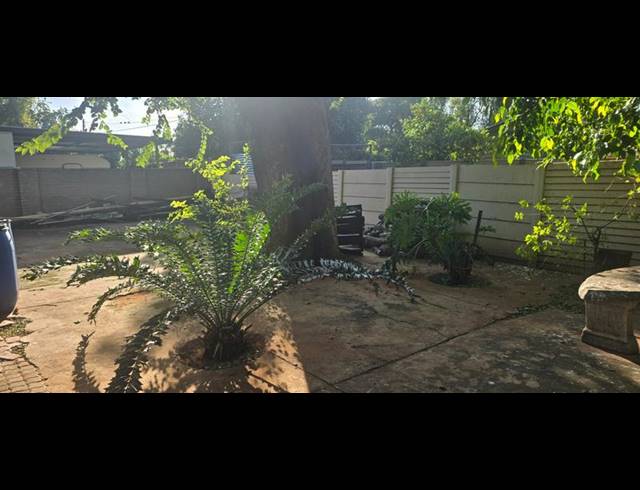 5 BEDROOM HOUSE FOR SALE IN SINOVILLE